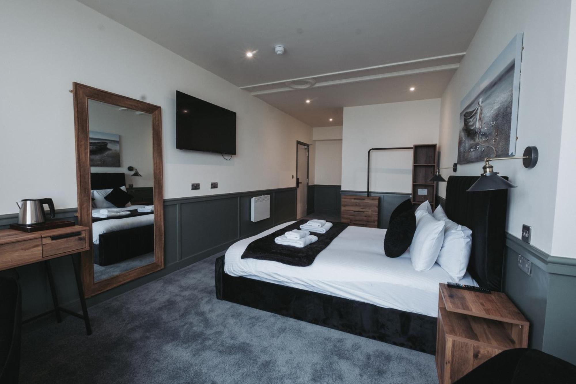 The Royal Bar & Shaker Hotel Morecambe Kültér fotó
